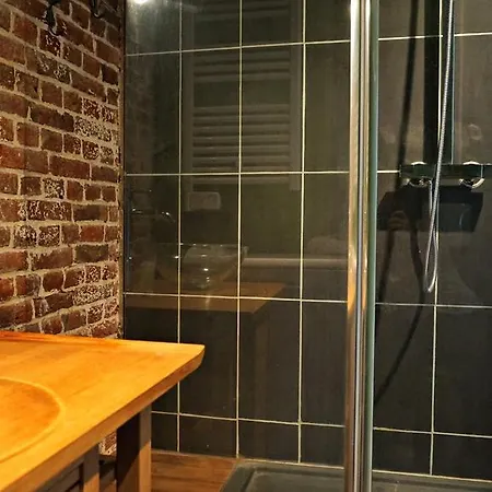 Daire Little - Coline